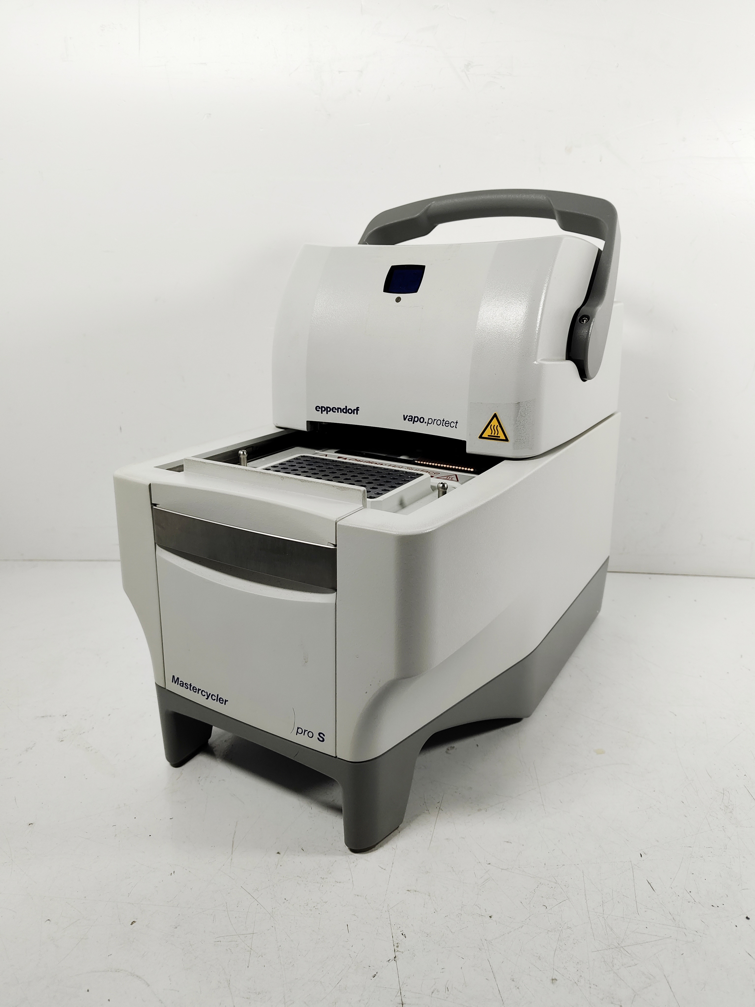 aparato laboratorio cientifico termociclador adn plastico 37-41x25.5x40.5 1u